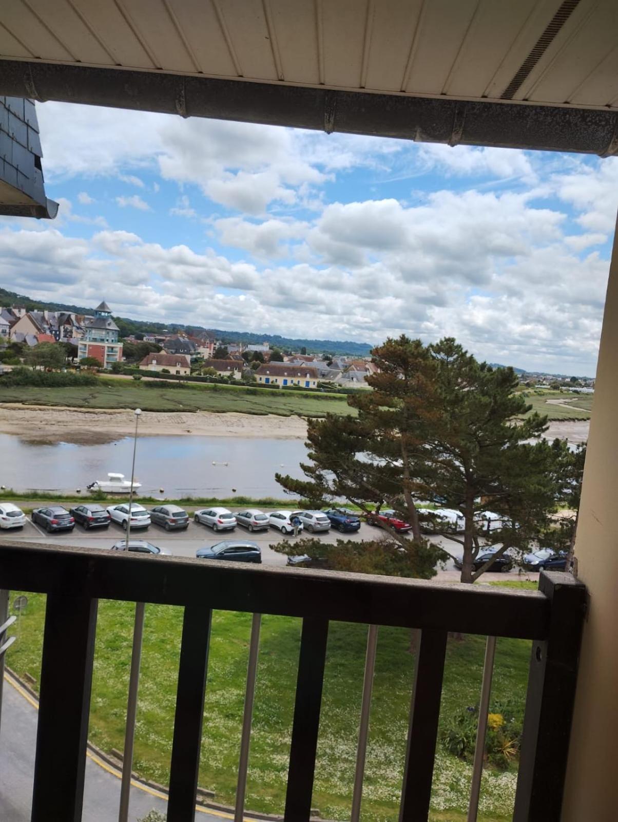 Appartement Vu Sur Mer Cabourg Exteriör bild